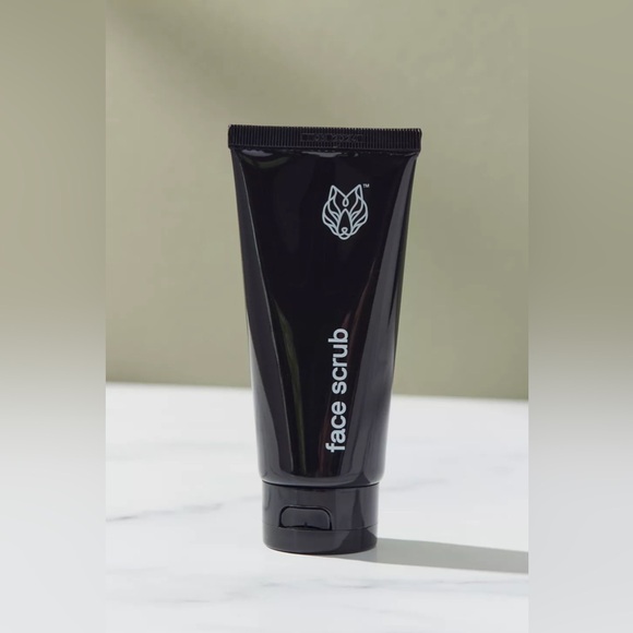 💜 Black Wolf Face Scrub - NWT - Picture 4 of 6